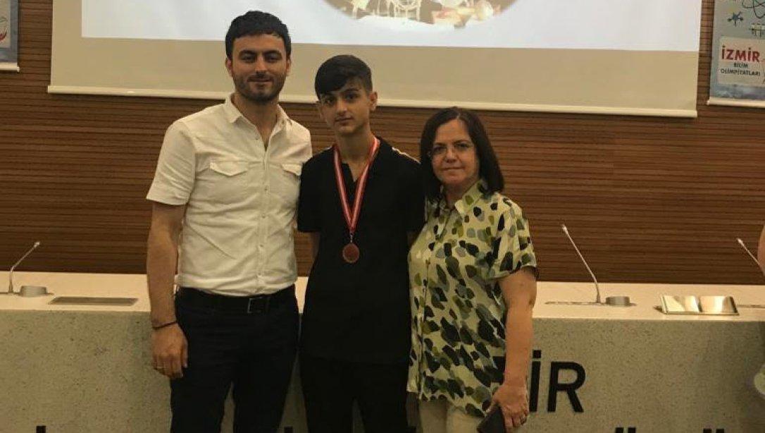 Yamantürk Ç.P.A.L. Öğrencimiz, İzmir Bilim Olimpiyatlarında İl Üçüncüsü Oldu