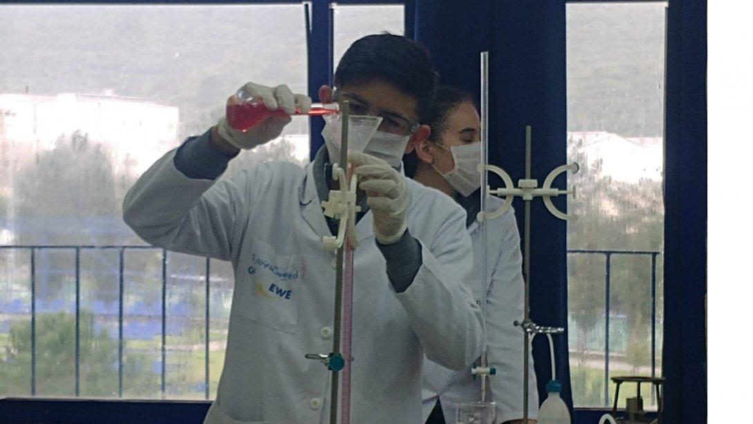 Mopak Mesleki Ve Teknik Anadolu Lisesi Öğrencilerinden Kovid-19'a Karşı Dezenfektan ve Temizlik Malzemeleri Üretimi Devam Ediyor
