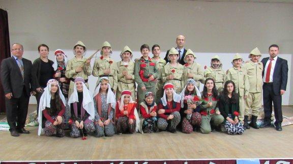 75. Yıl Ortaokulu Öğrencilerimizden 18 Mart Çanakkale Zaferi "1915 İnsanlığın Savaşı Yendiği Yer" Tiyatrosu