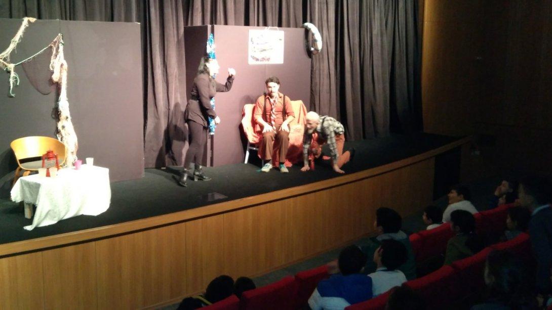 "Bir Okul Yaptıralım" Çocuk Tiyatrosu İlçemiz Öğrencilerinin Katılımı ile Belediye Kültür Merkezinde Gerçekleşti