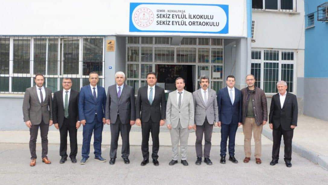 İzmir İl Milli Eğitim Müdürü Dr. Murat Mücahit Yentür İlçemizde Kurum Ziyaretlerinde Bulundu